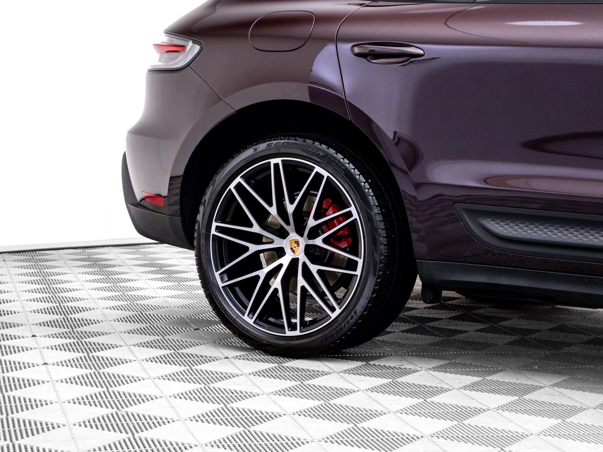 Certified 2023 Porsche Macan S AWD/4WD image 32