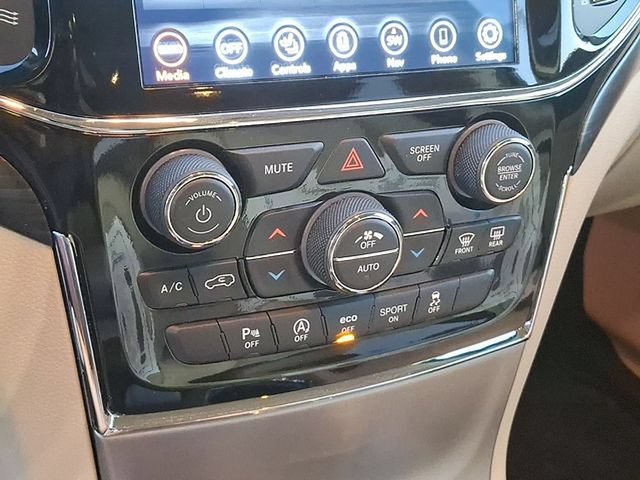 Used 2022 Jeep Grand Cherokee Laredo E w/ Security & Convenience Group AWD/4WD image 12