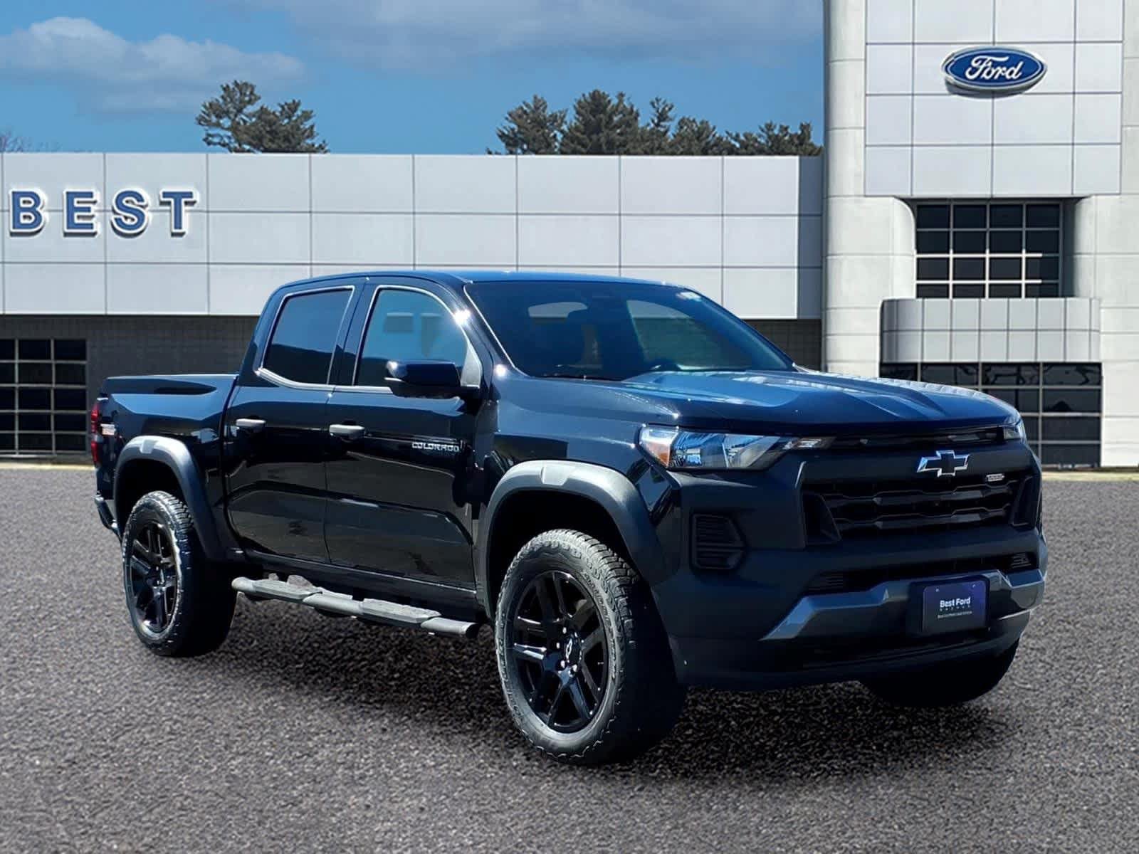 Used 2024 Chevrolet Colorado Trail Boss w/ Technology Package AWD/4WD image 12