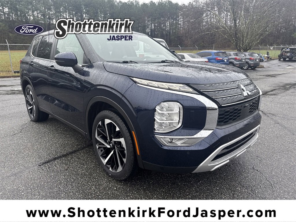 Used 2023 Mitsubishi Outlander SE