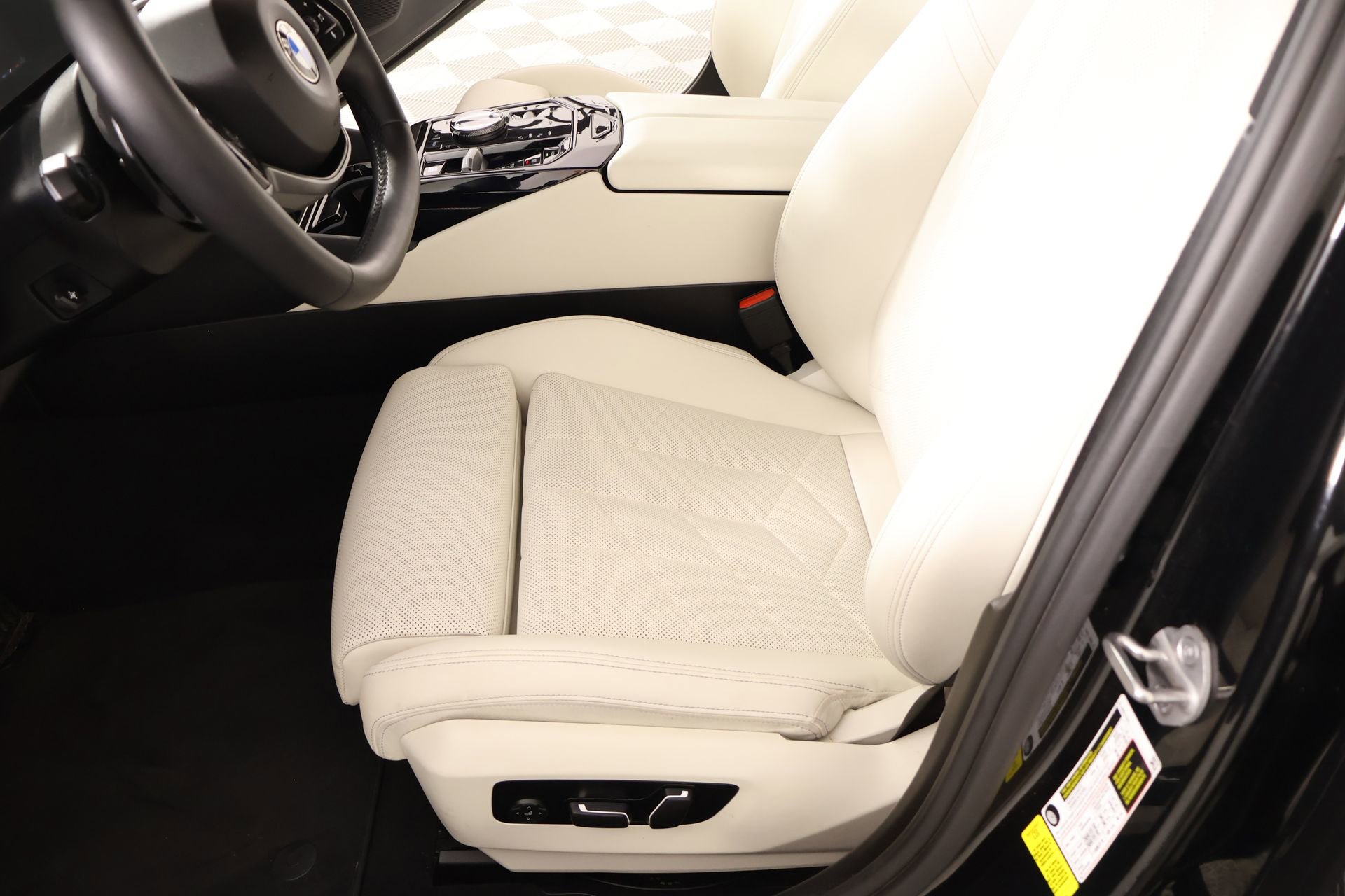 Used 2024 BMW 530i 530i w/ Premium Package image 12