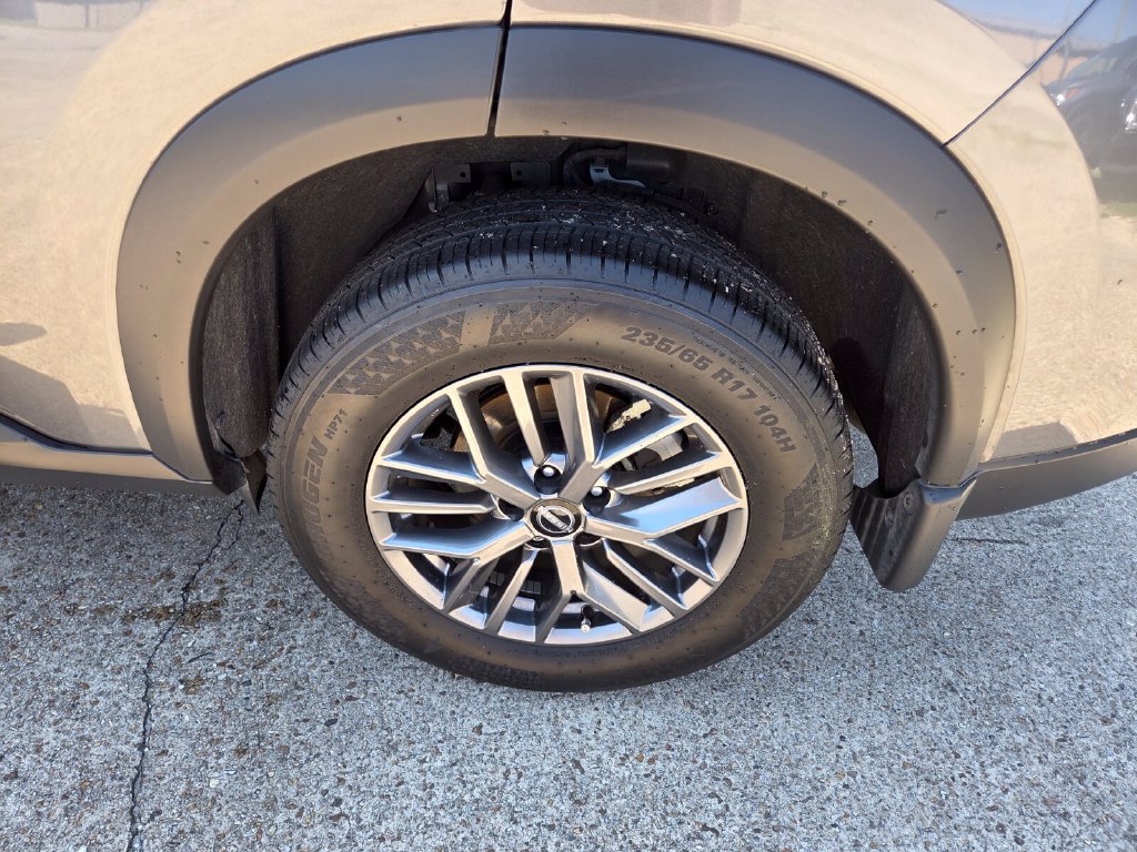 Used 2026 Nissan Rogue S FWD image 25