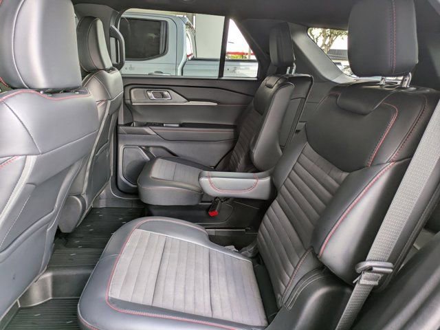 Certified 2025 Ford Explorer ST-Line image 18