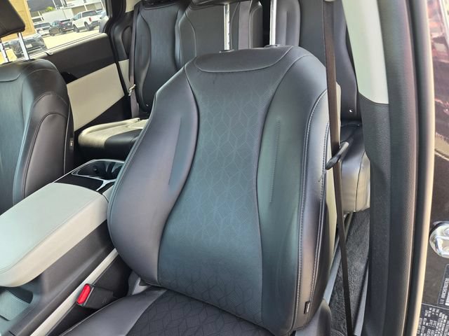 Used 2024 Kia Carnival EX FWD image 14