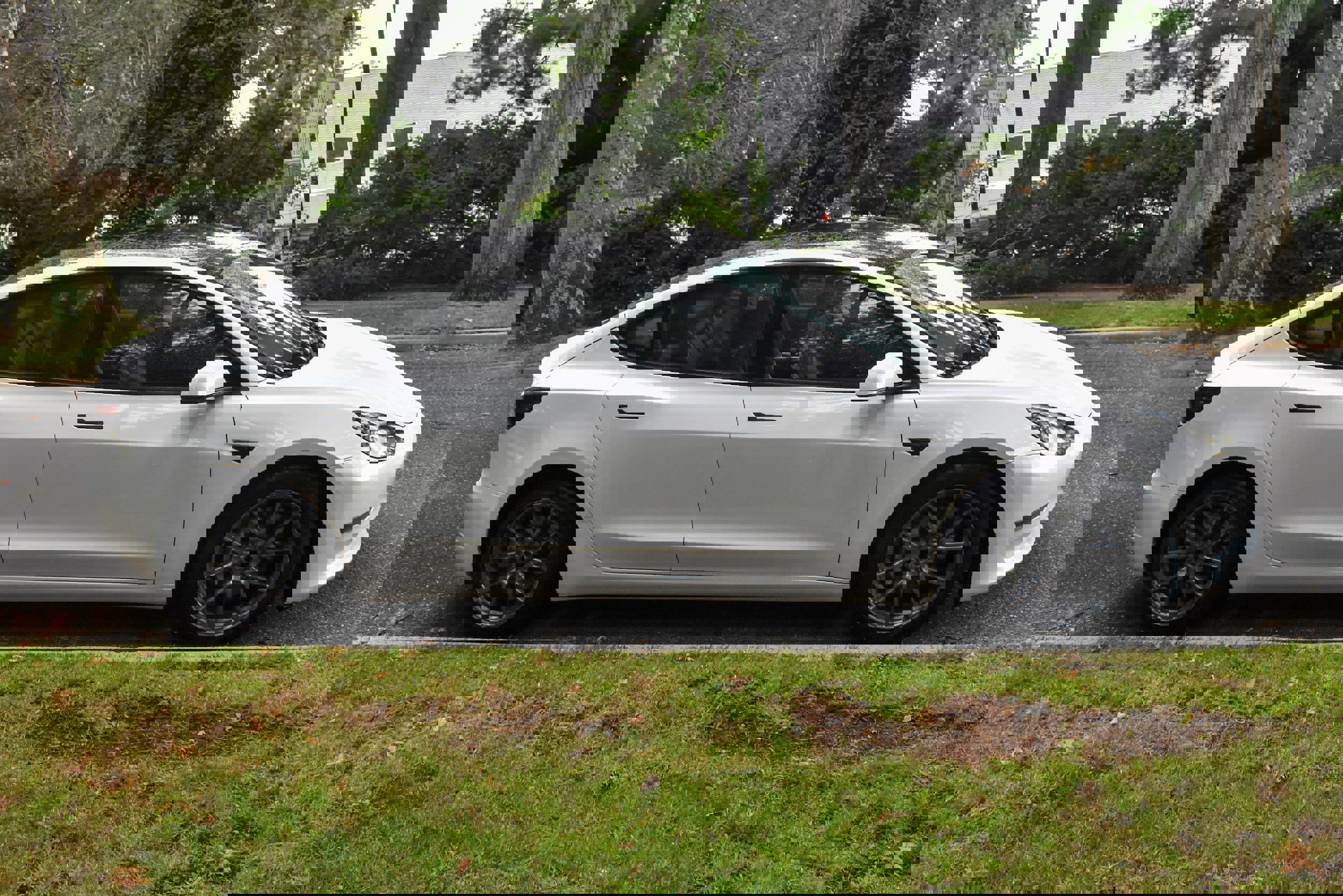 Used 2023 Tesla Model 3 Standard Range image 10