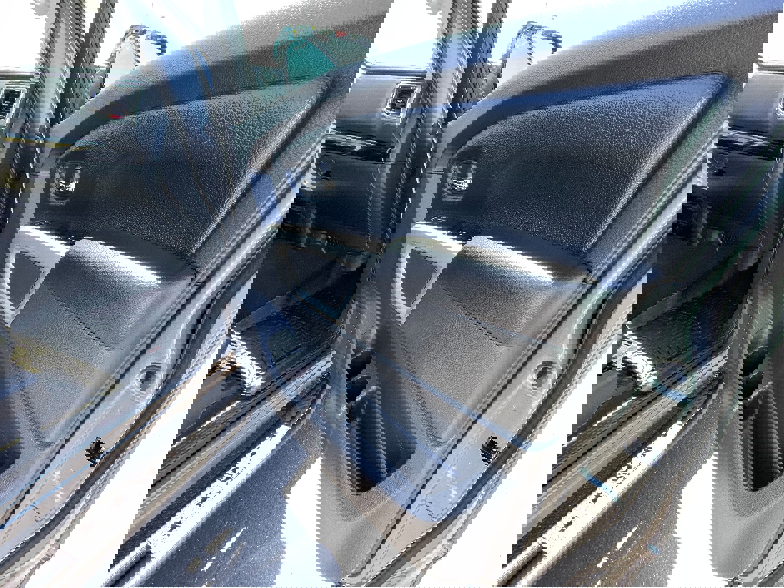 Used 2018 Nissan Titan SV image 27