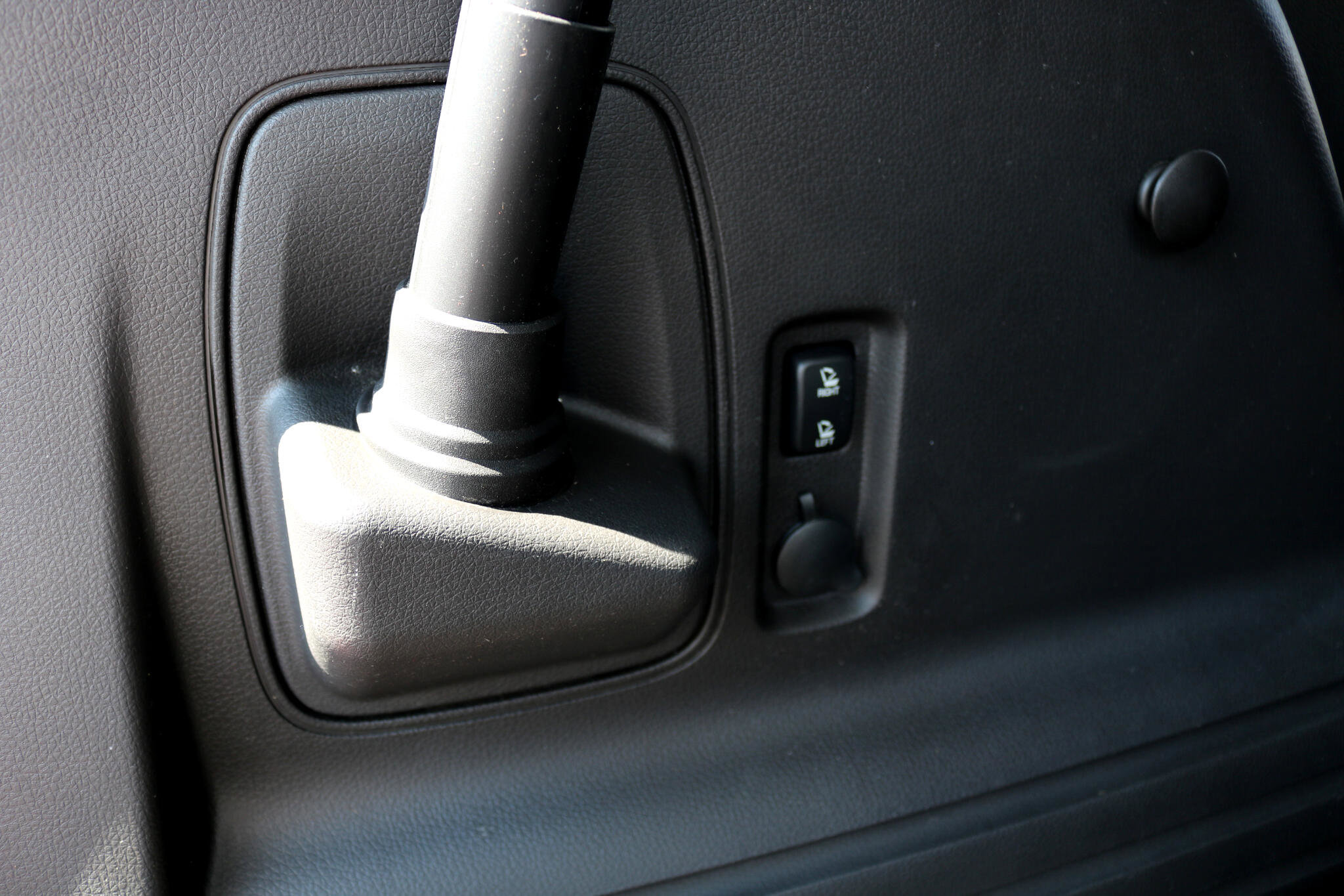 Used 2015 Lincoln MKX FWD w/ Walnut Swirl Wood Package image 37