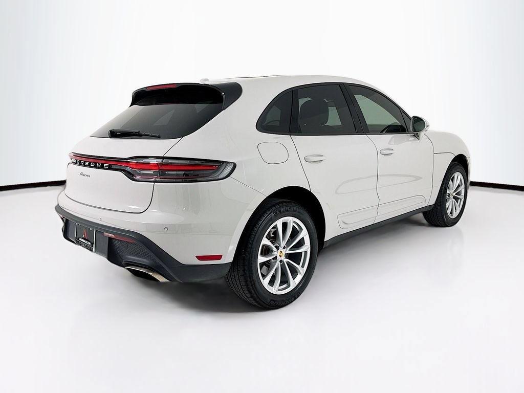 Used 2025 Porsche Macan AWD/4WD image 9