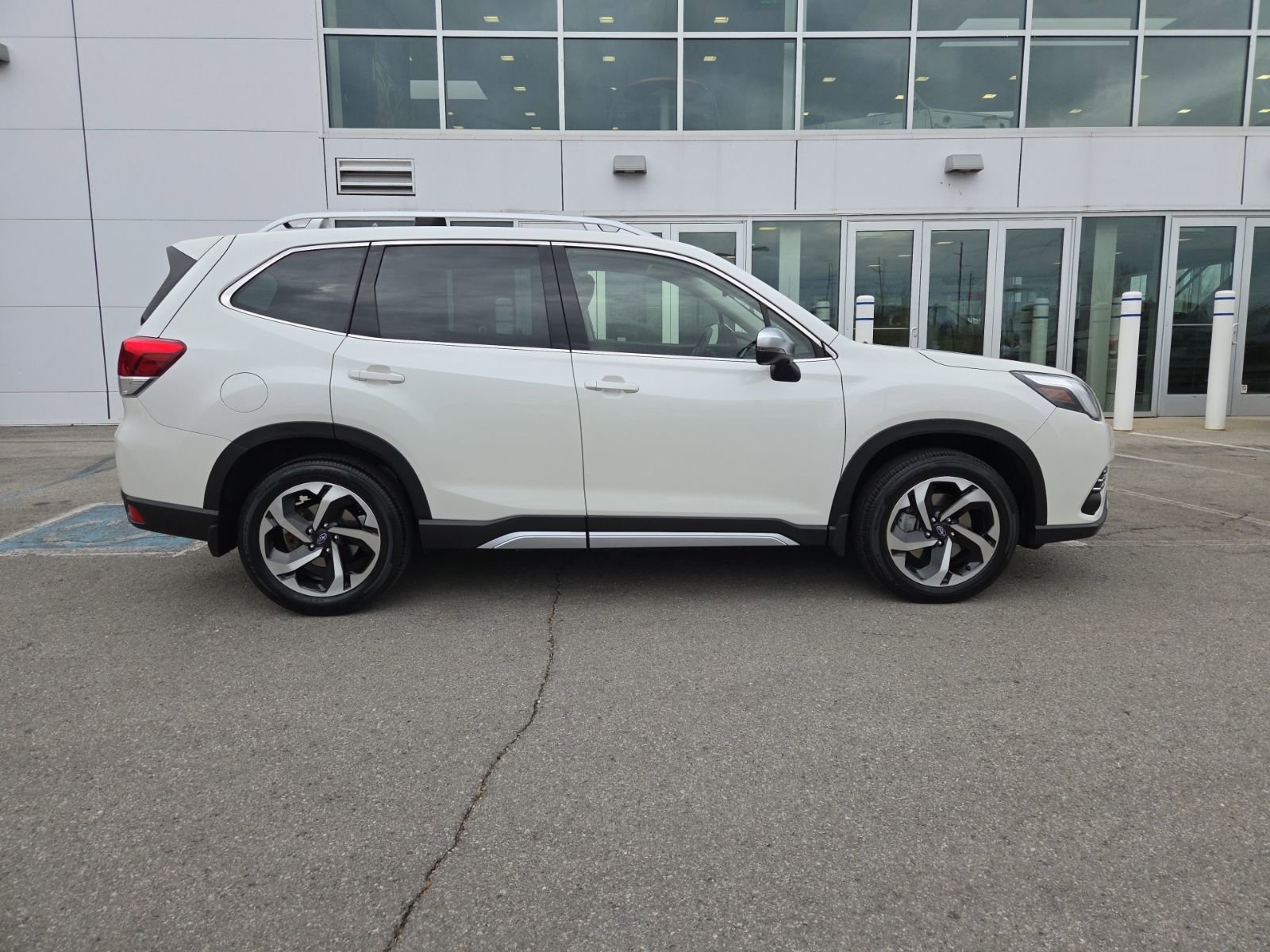 Used 2023 Subaru Forester Touring AWD/4WD image 2