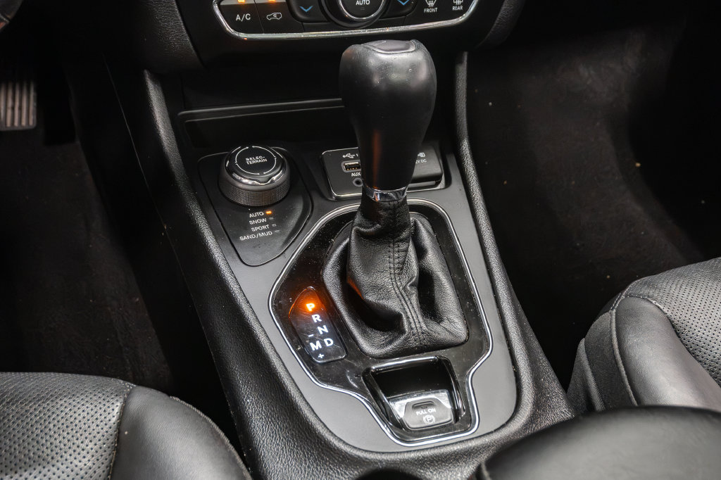 Used 2021 Jeep Cherokee Limited AWD/4WD image 19