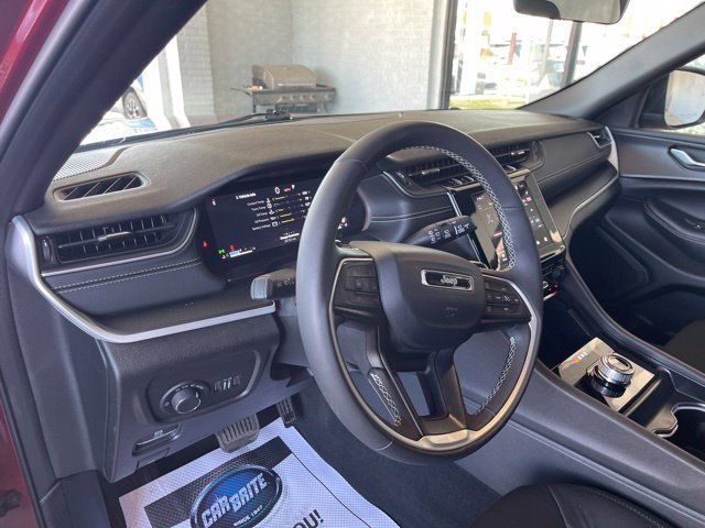 Used 2025 Jeep Grand Cherokee L Laredo w/ Luxury Tech Group I AWD/4WD image 21