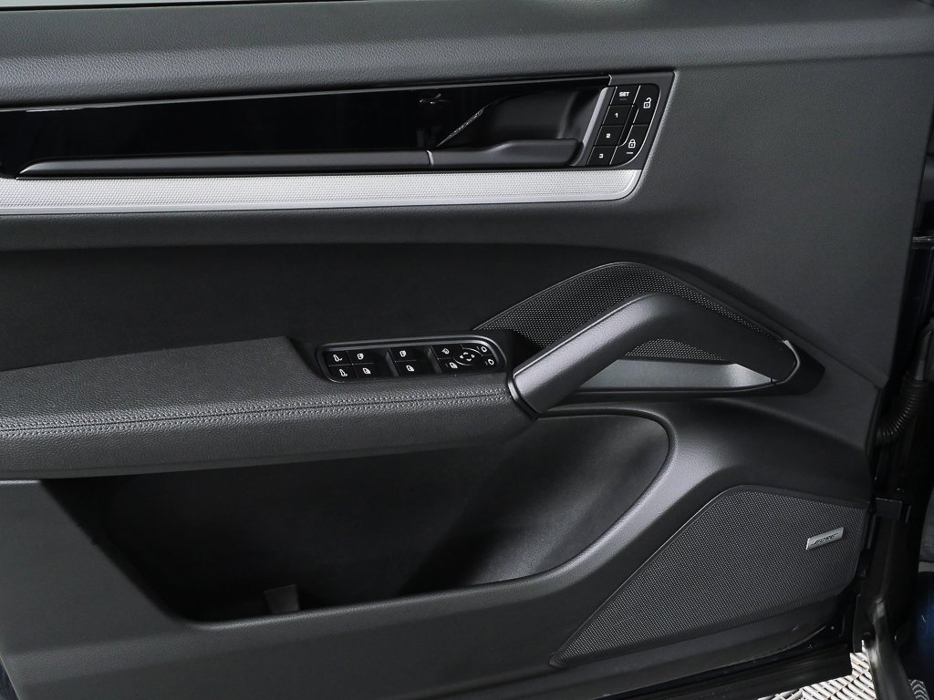 Certified 2025 Porsche Cayenne S image 6