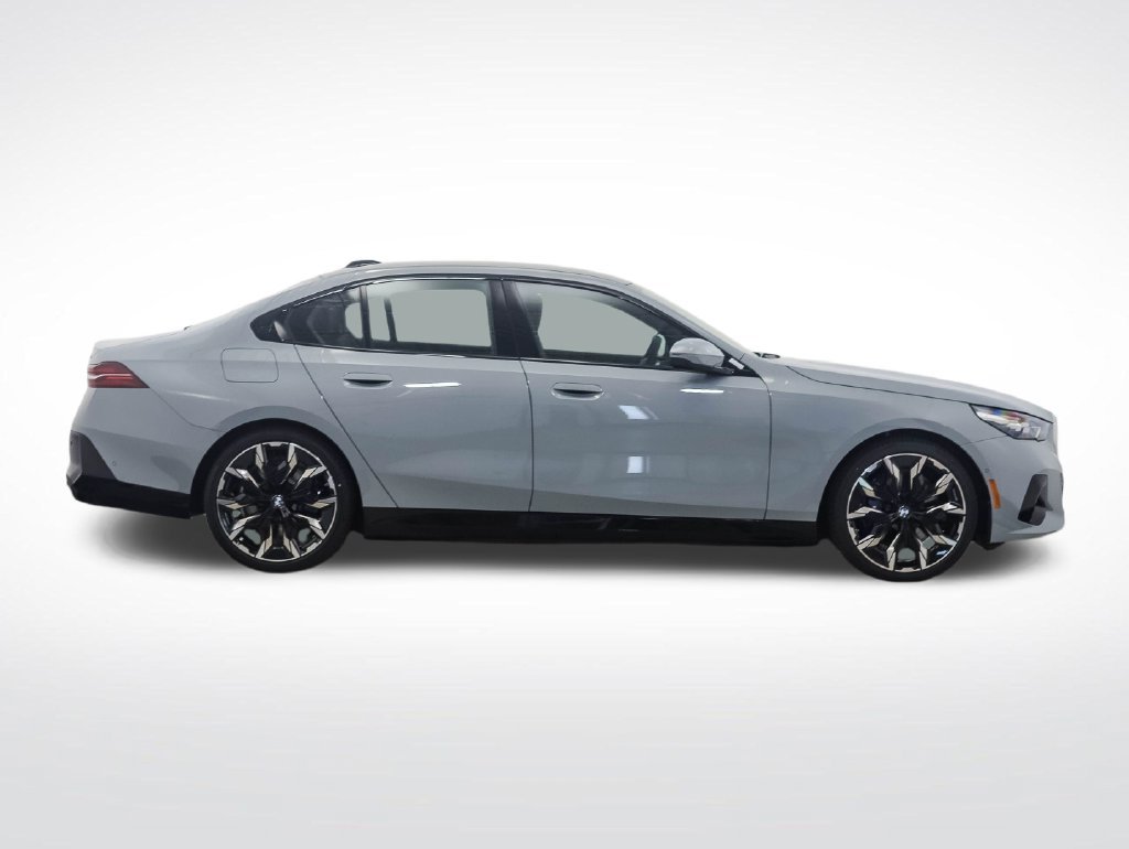 Used 2026 BMW 550e xDrive AWD/4WD image 7