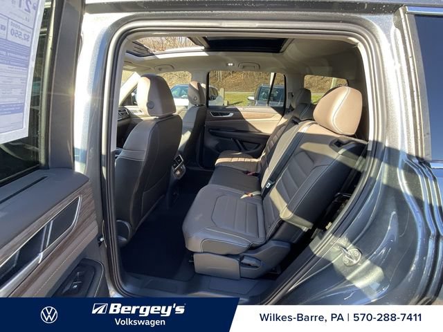 Used 2024 Volkswagen Atlas SEL AWD/4WD image 16