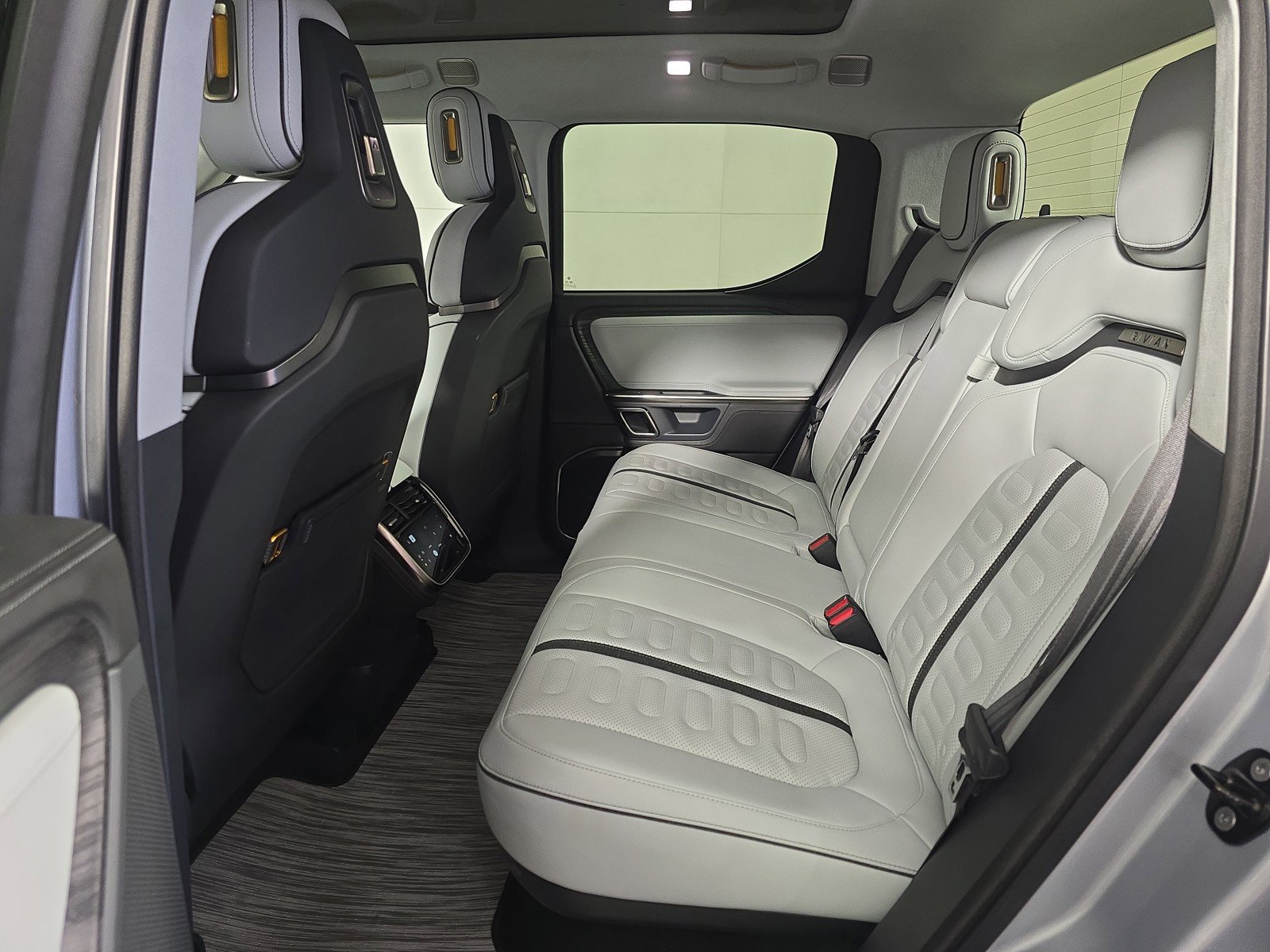 Used 2023 Rivian R1T Launch Edition image 21