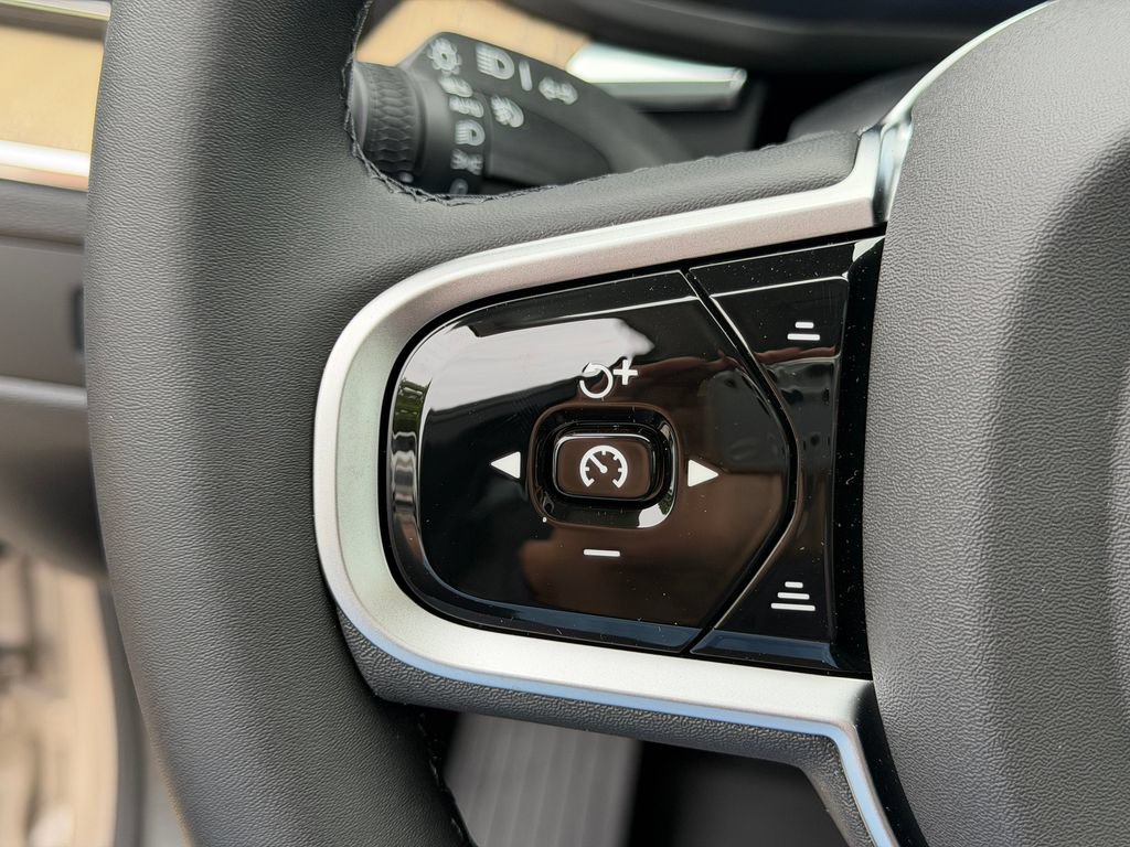 New 2026 Volvo XC60 T8 Plus w/ Protection Package Premier AWD/4WD image 18