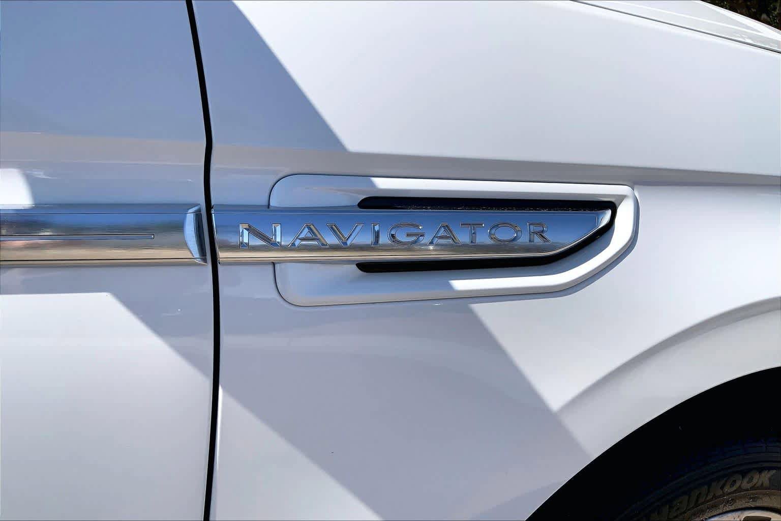 Used 2021 Lincoln Navigator Reserve AWD/4WD image 10