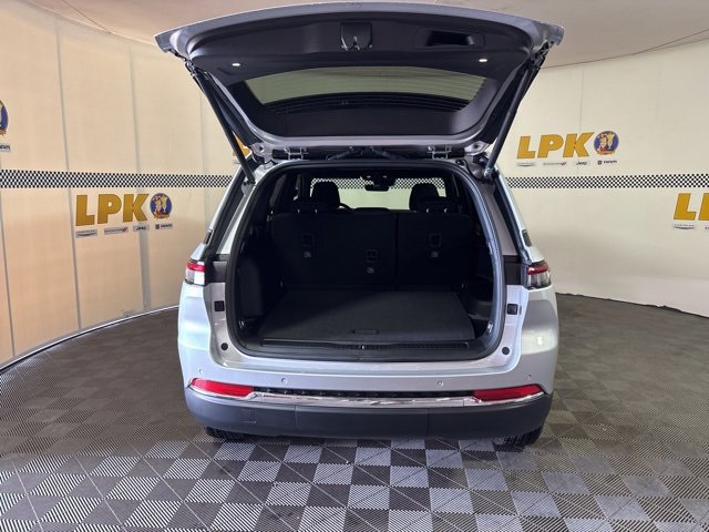 New 2025 Jeep Grand Cherokee Laredo X w/ Luxury Tech Group I image 8