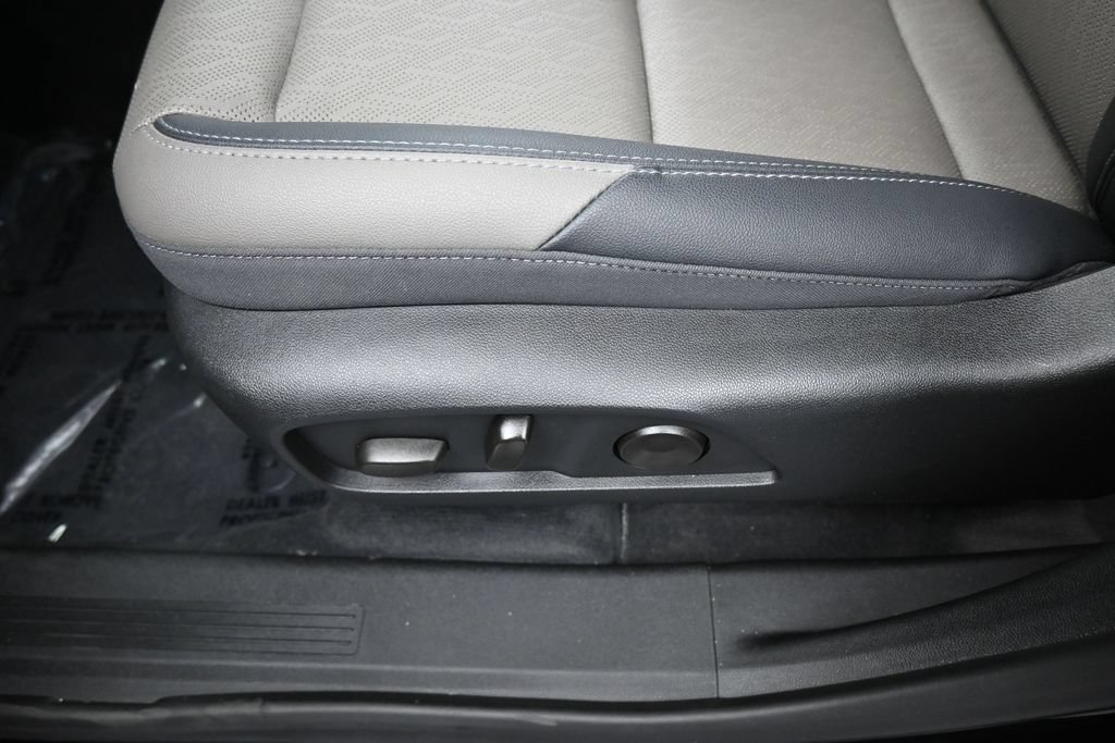 Used 2025 Chevrolet Equinox LT w/ Convenience Package II FWD image 18