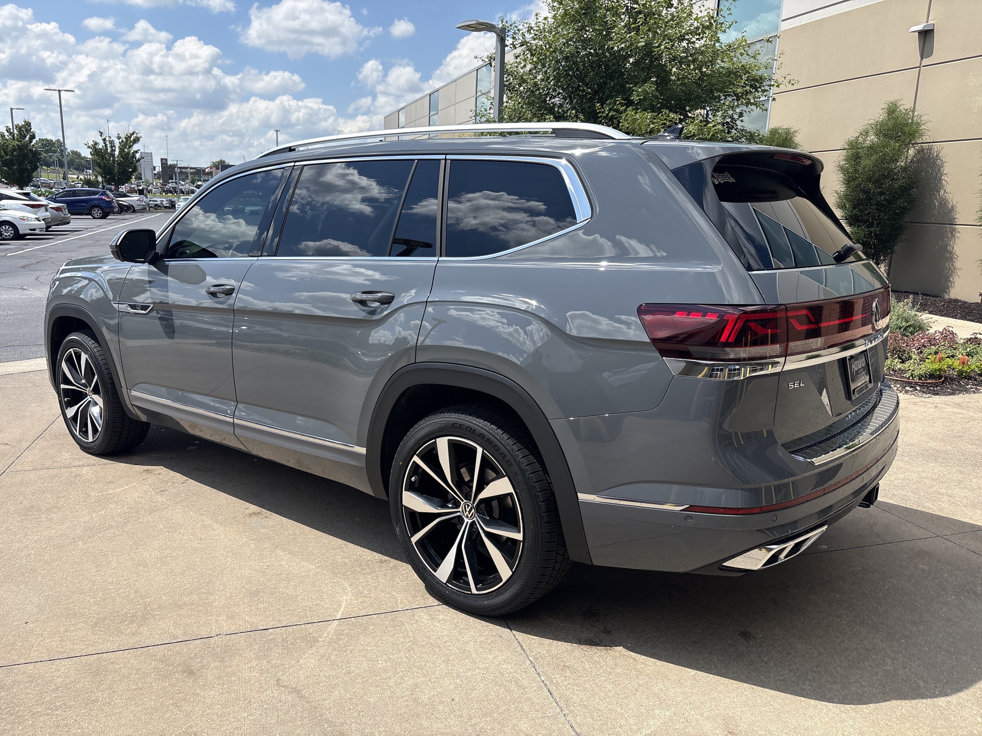Used 2025 Volkswagen Atlas SEL Premium R-Line AWD/4WD image 8
