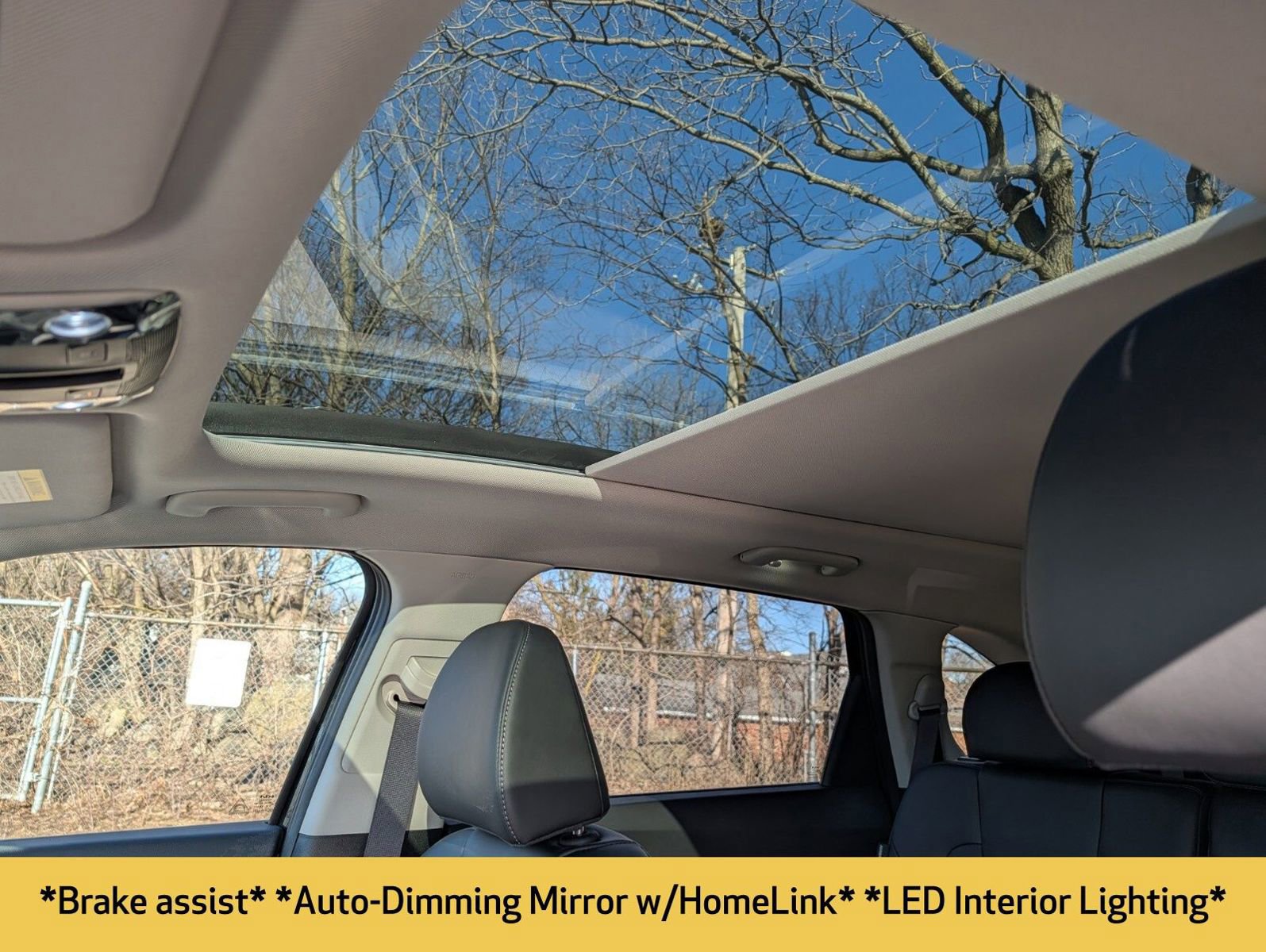 Used 2025 Kia Sorento S w/ Panoramic Sunroof Package image 5