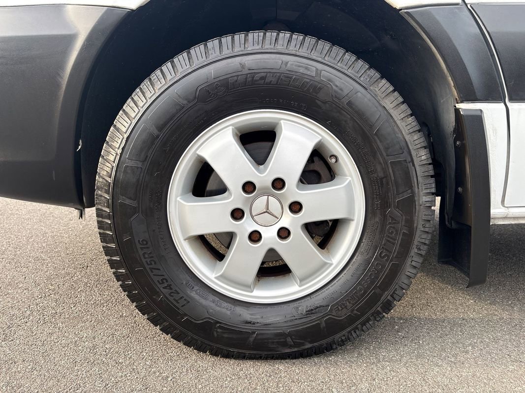 Used 2015 Mercedes-Benz Sprinter 2500 image 37