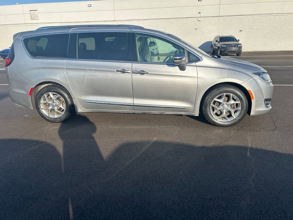 Used 2019 Chrysler Pacifica Limited FWD image 4