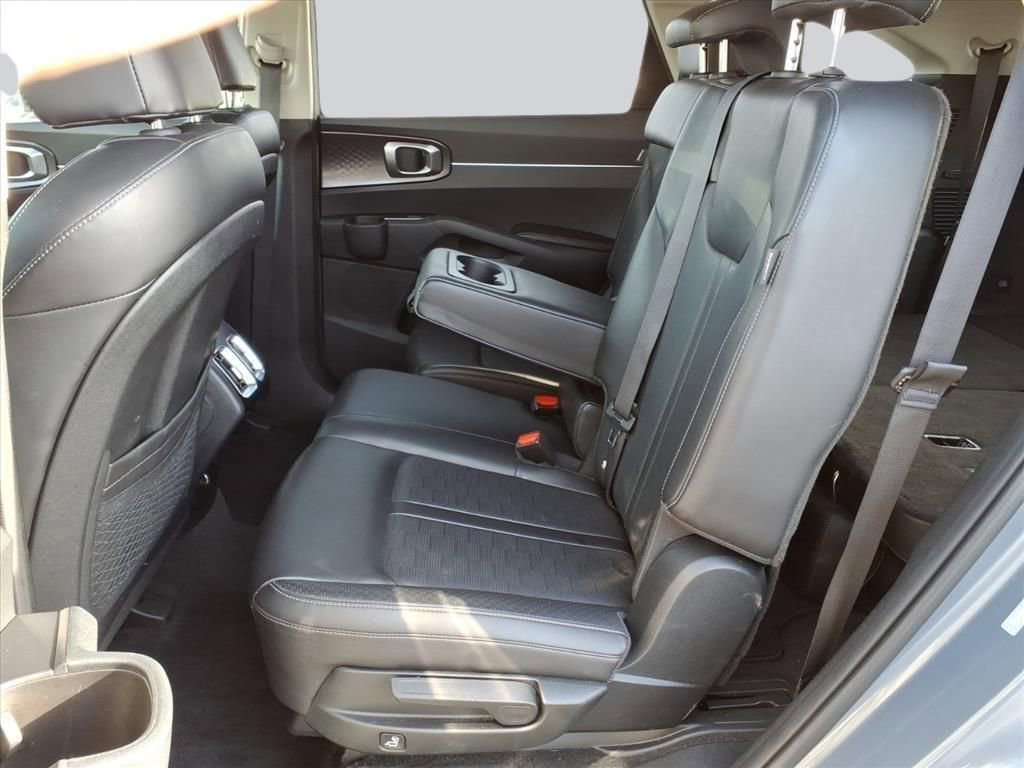 Used 2024 Kia Sorento S image 19