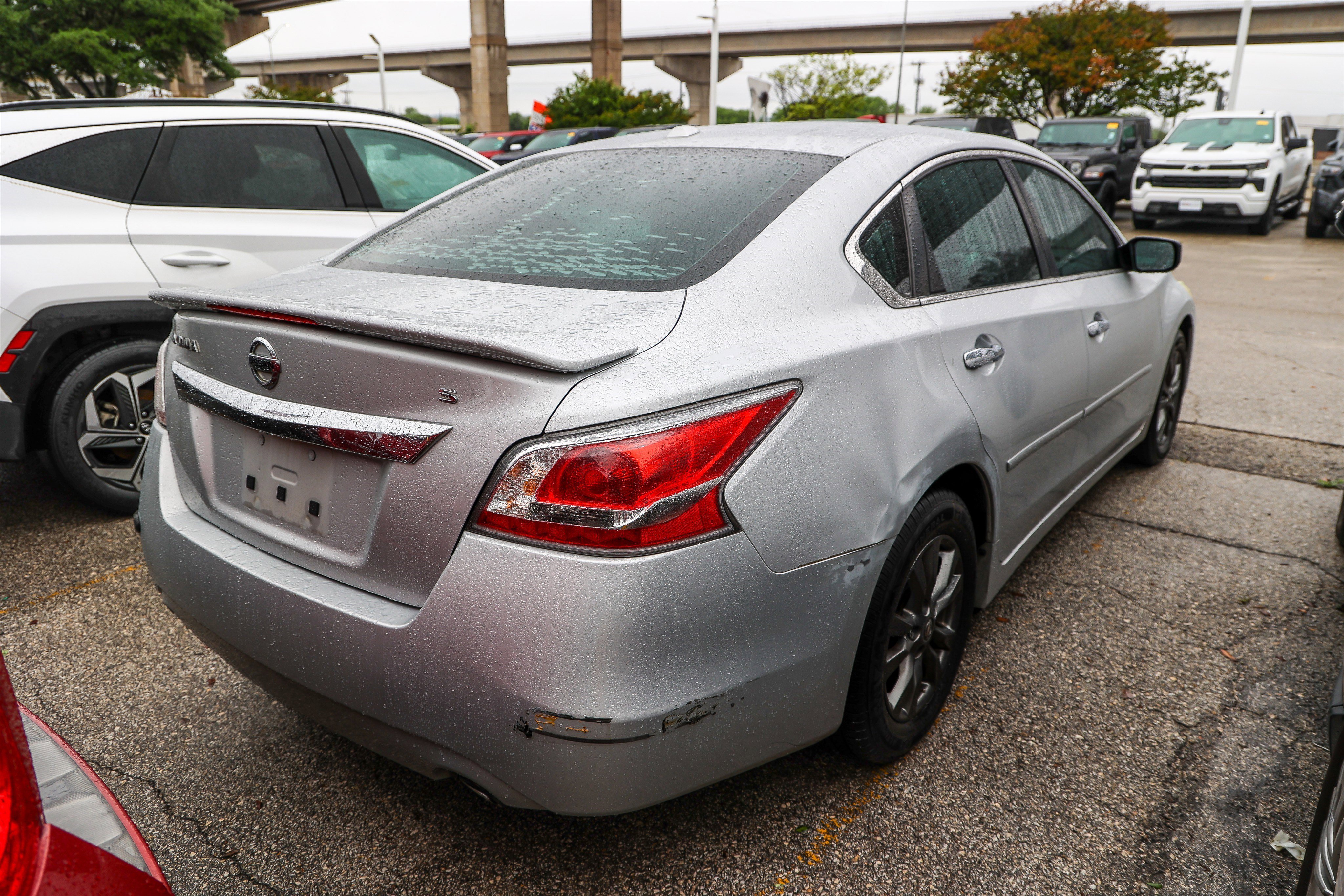 Used 2015 Nissan Altima 2.5 S w/ Sport Value Package image 8