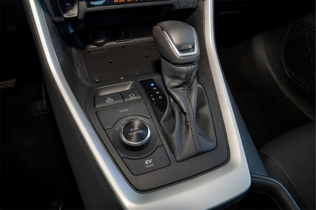 Used 2022 Toyota RAV4 XLE Premium image 12