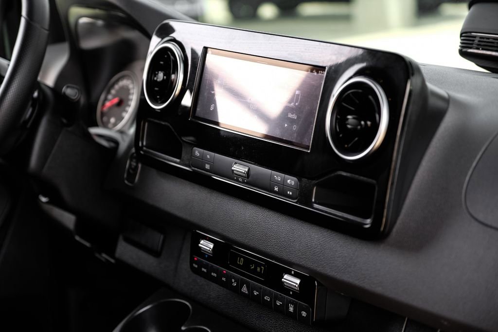 Used 2025 Mercedes-Benz Sprinter 2500 w/ Dashboard Charging Package image 19