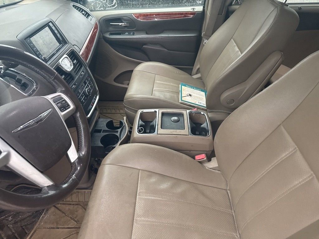 Used 2015 Chrysler Town & Country Touring-L w/ Driver Convenience Group image 5