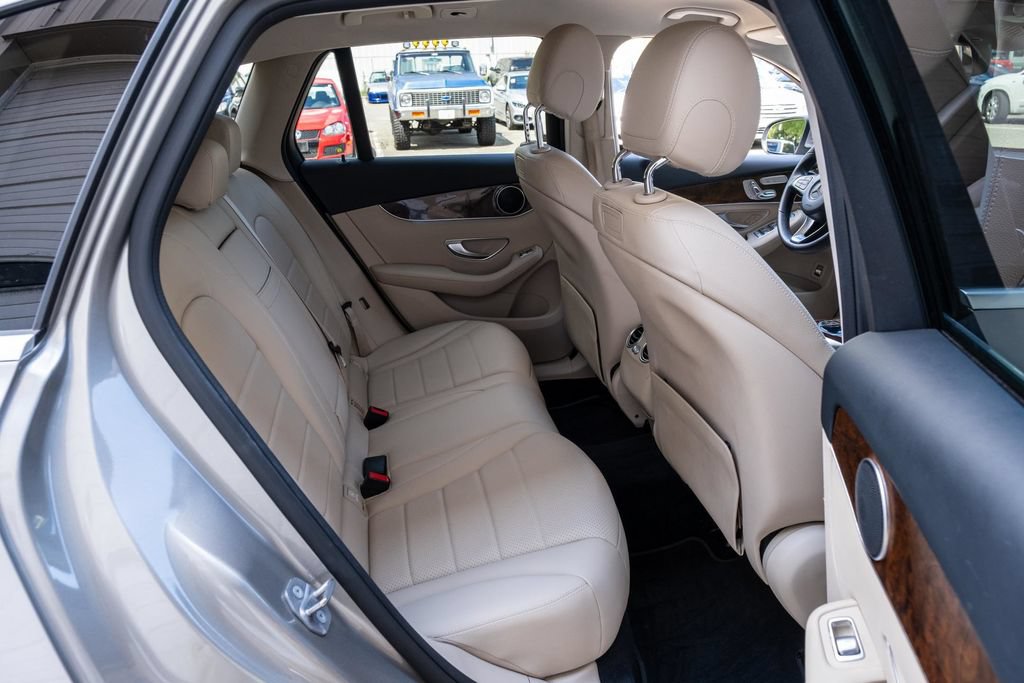 Used 2019 Mercedes-Benz GLC 300 4MATIC image 32