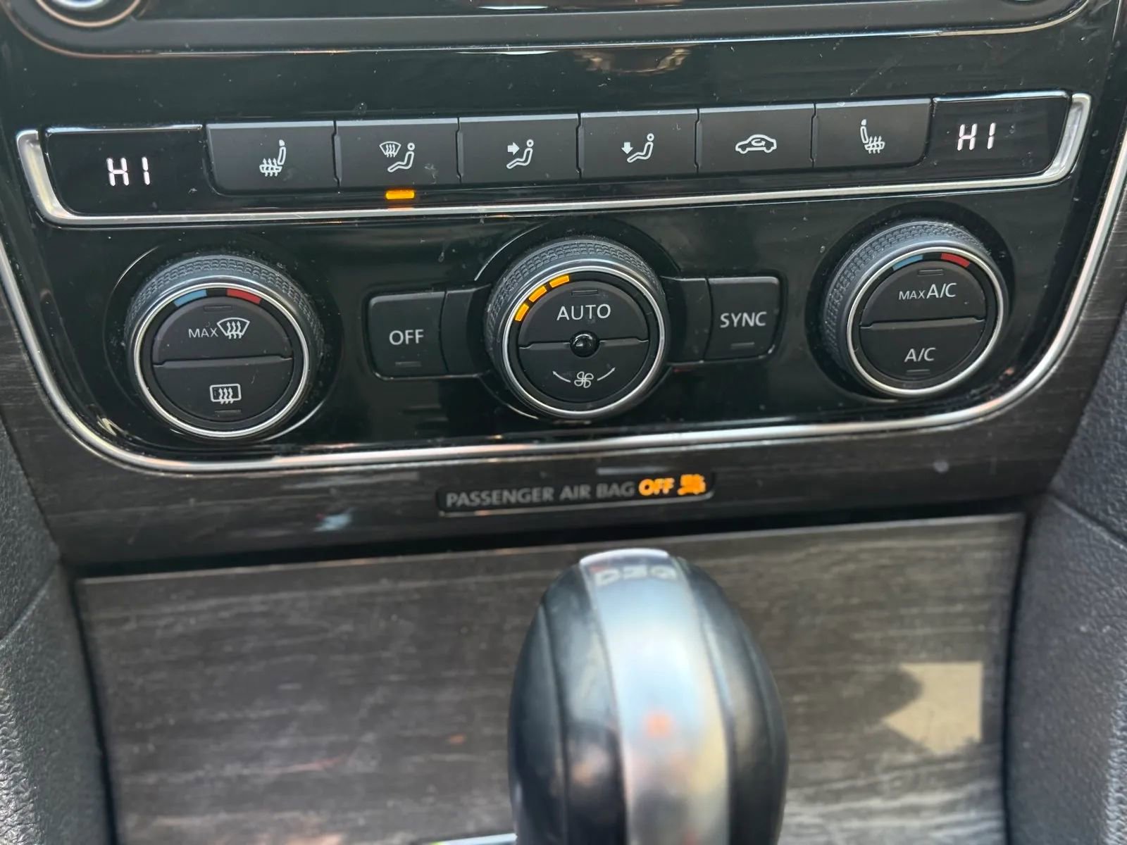 Used 2018 Volkswagen Passat 3.6 SEL Premium image 23