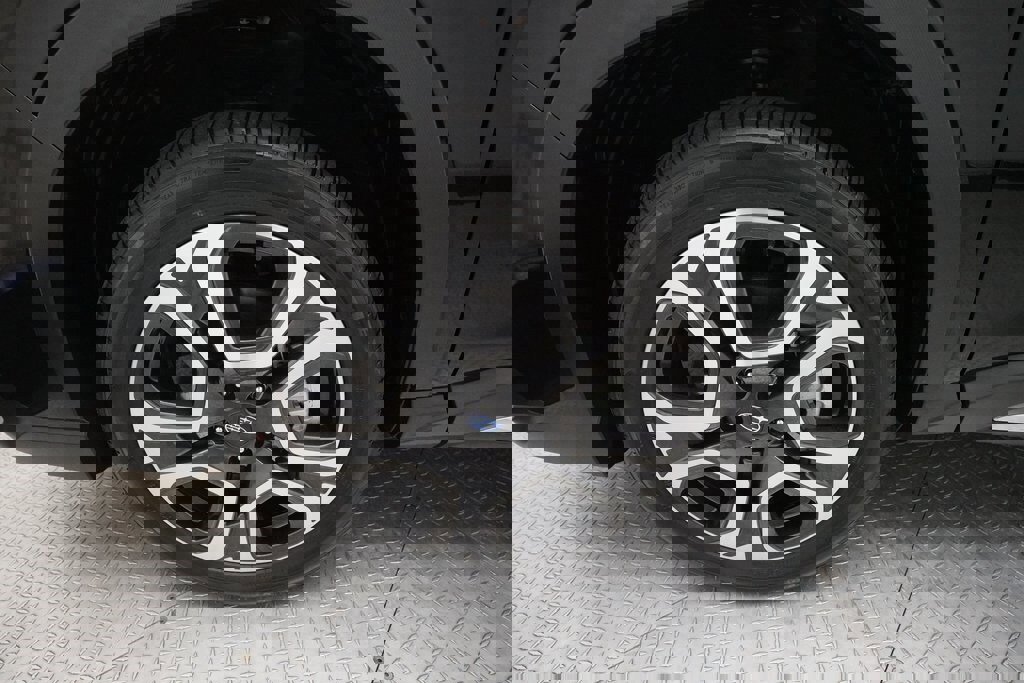 Certified 2024 Subaru Ascent Limited w/ Technology Package image 28