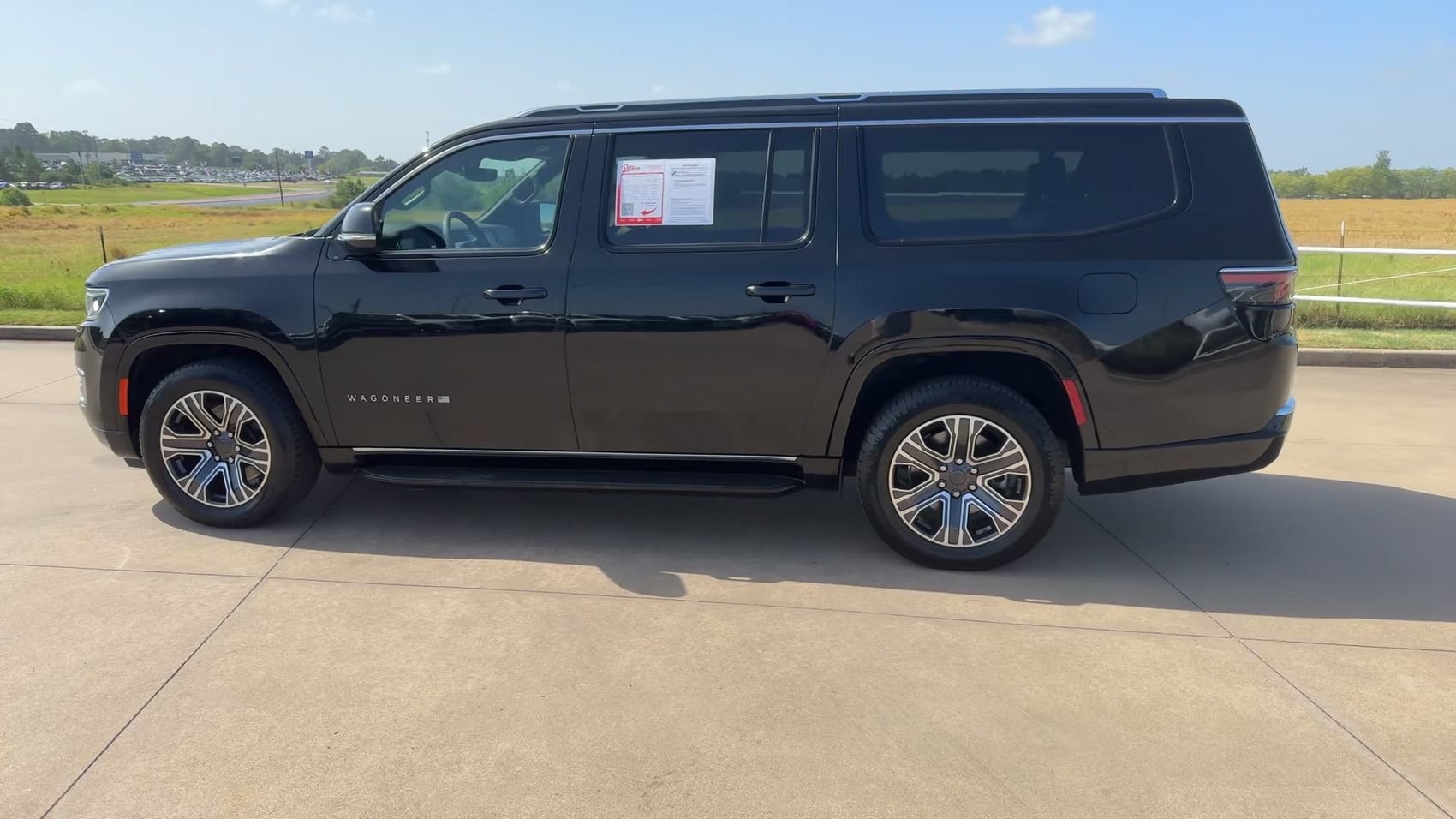 Used 2024 Jeep Wagoneer L Series II w/ Flexible Seating Group AWD/4WD image 6