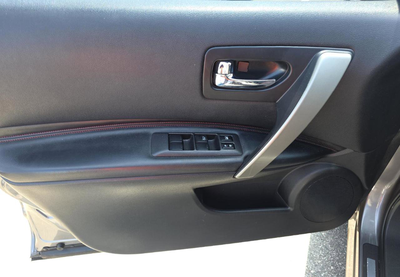 Used 2011 Nissan Rogue SV w/ SL Pkg image 10