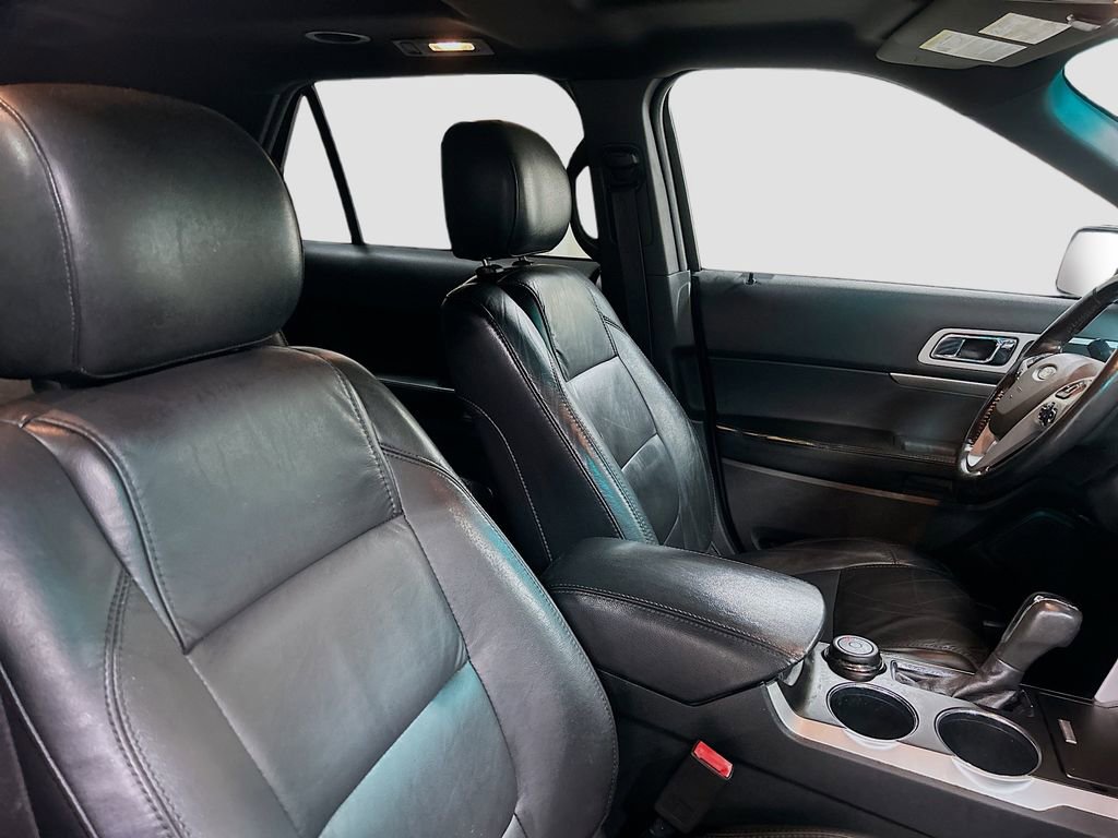 Used 2014 Ford Explorer XLT w/ Equipment Group 202A image 29