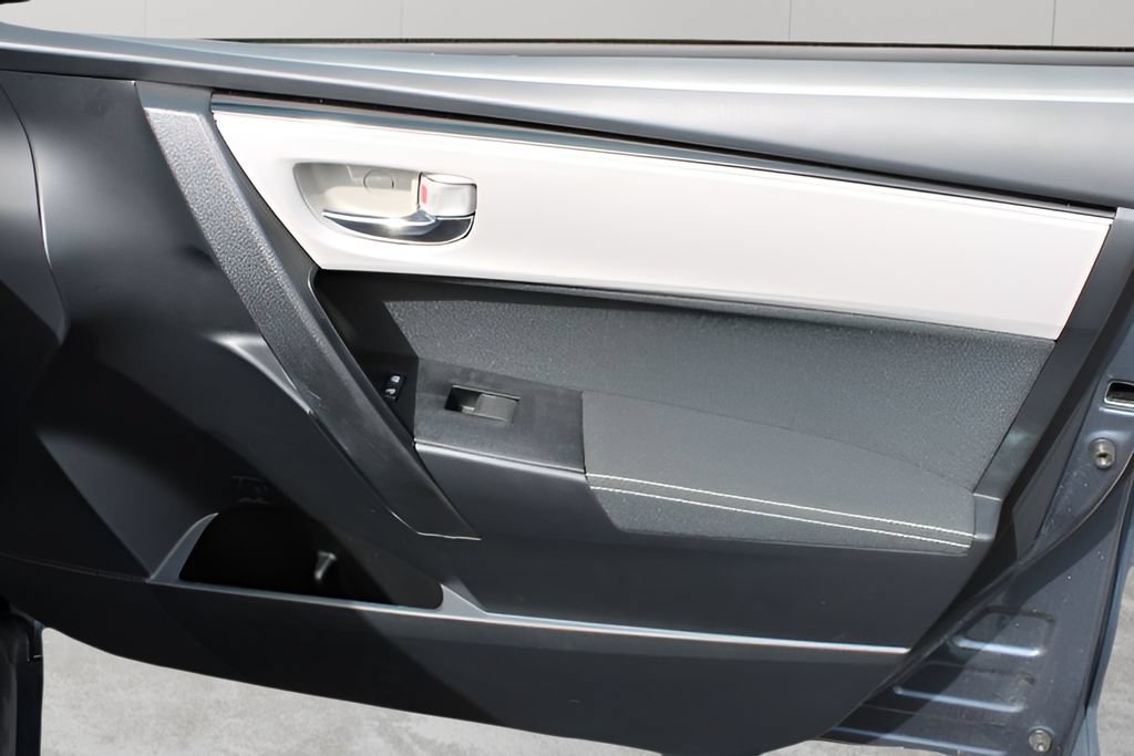 Certified 2018 Toyota Corolla LE FWD image 25
