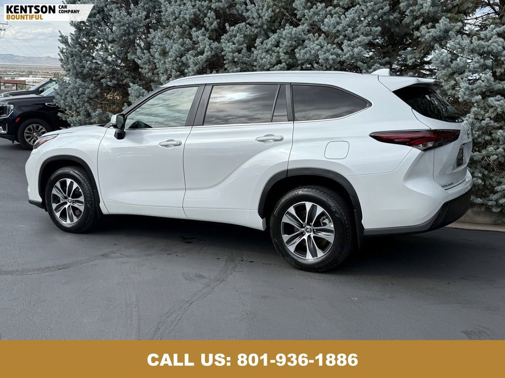 Used 2025 Toyota Highlander XLE image 5