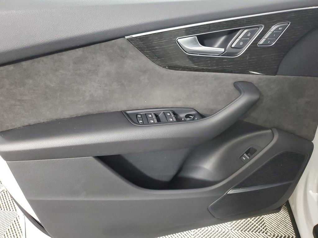 Used 2022 Audi SQ8 Premium Plus w/ Black Optic Package image 18