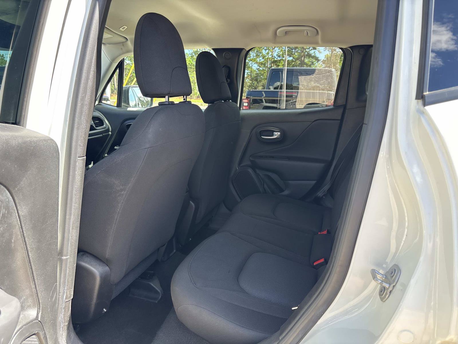 Certified 2023 Jeep Renegade Latitude AWD/4WD image 15