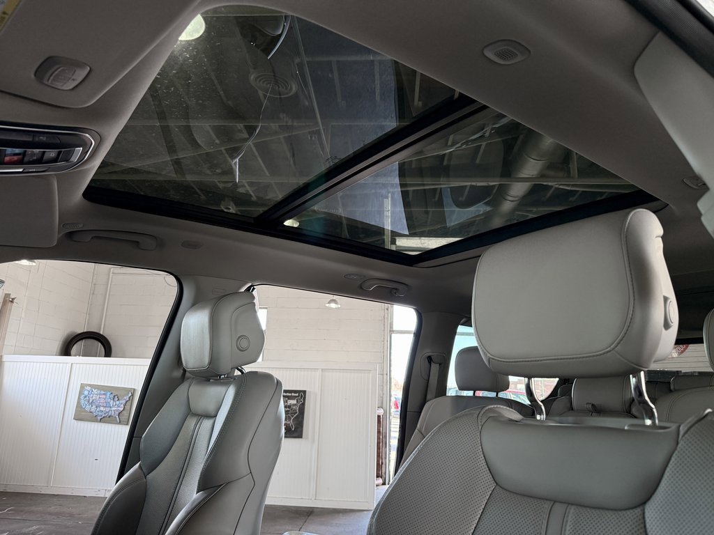 Used 2023 Jeep Wagoneer Base w/ Premium Group I image 37