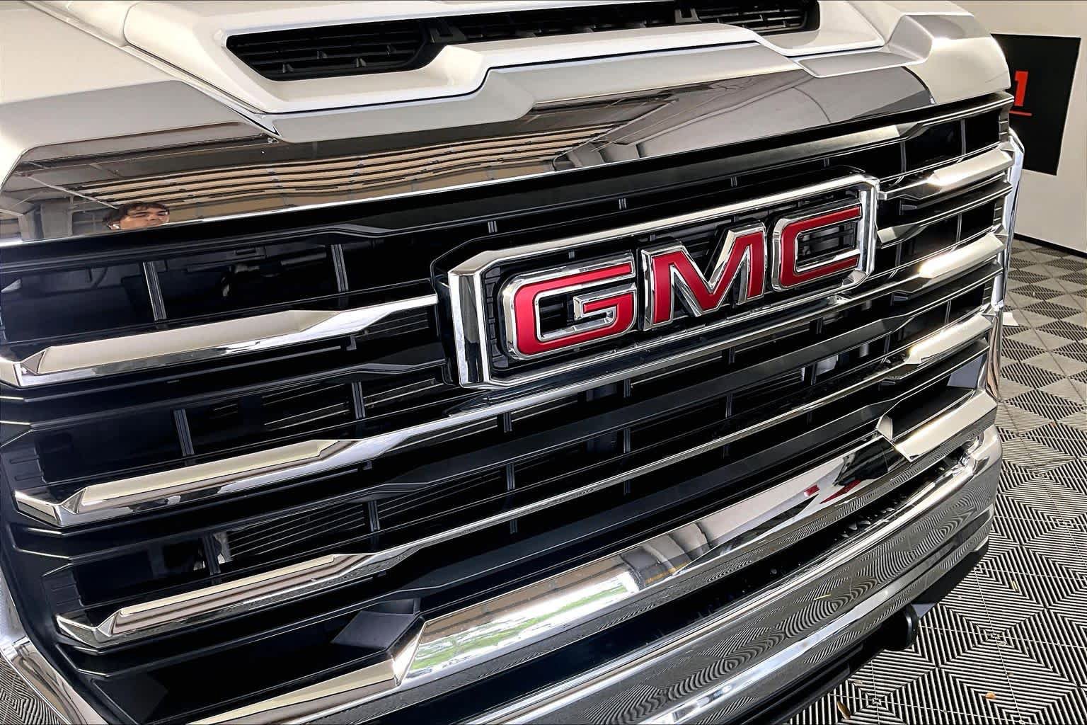 Certified 2025 GMC Sierra 3500 SLE w/ SLE Value Package AWD/4WD image 29