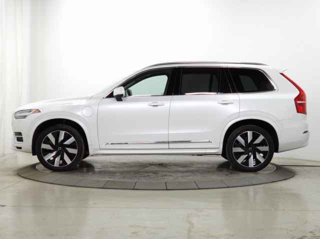 Used 2023 Volvo XC90 T8 Ultimate w/ Lounge Package image 5