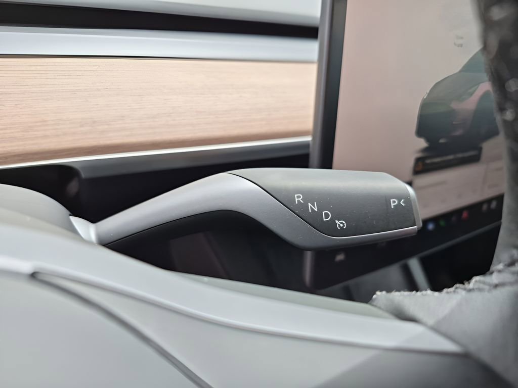 Used 2025 Tesla Model Y Performance image 31