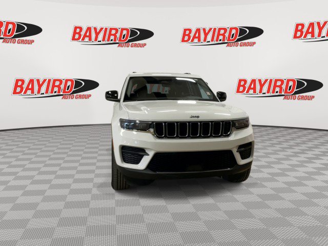 Used 2024 Jeep Grand Cherokee Laredo image 3