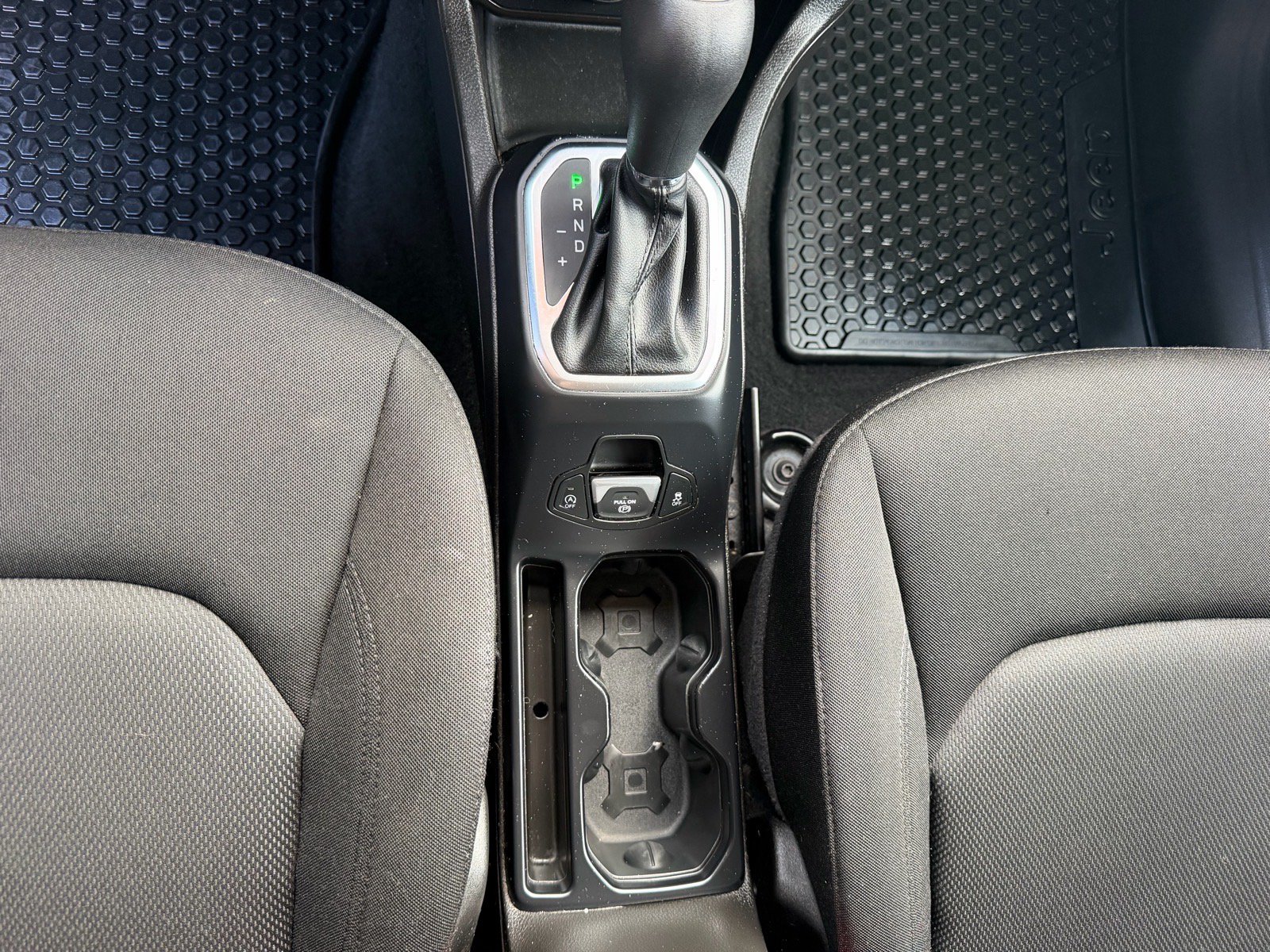 Used 2023 Jeep Renegade Latitude AWD/4WD image 34