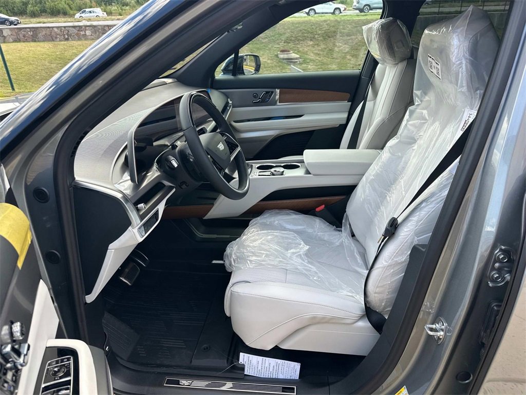 New 2026 Cadillac Vistiq Sport w/ LPO, Floor Liner Package image 8