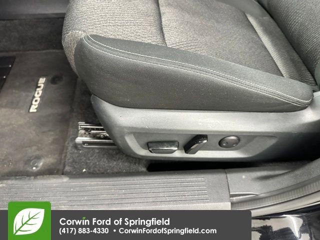 Used 2025 Nissan Rogue SV image 32